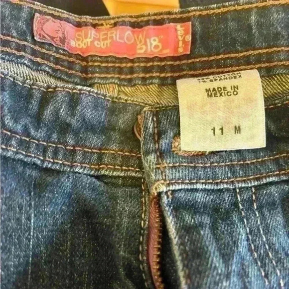 Vintage Levi’s 518 Super Low Bootcut jeans. Medium wash size 11.. - Picture 4 of 4